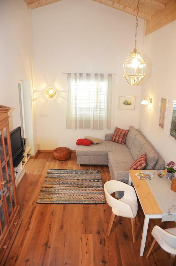 Apartment Zimat Chienes Esterno foto